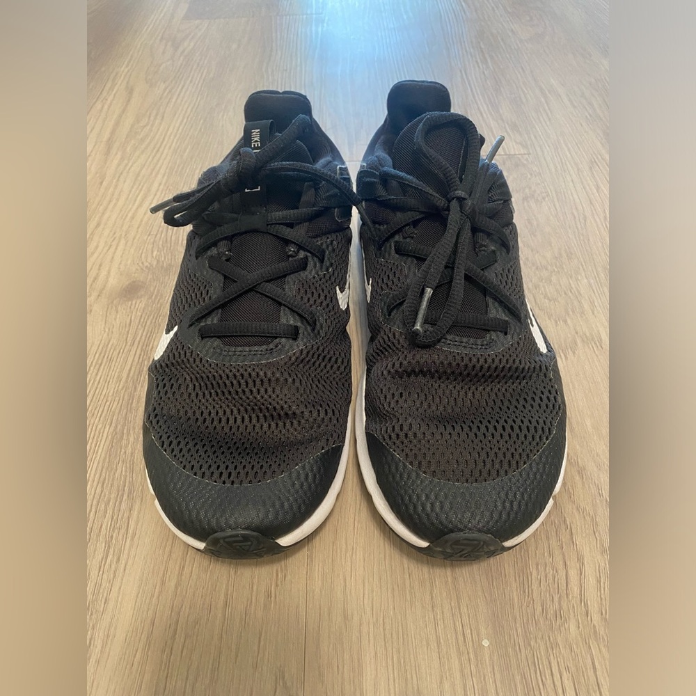 Nike Legend Essential Shoes